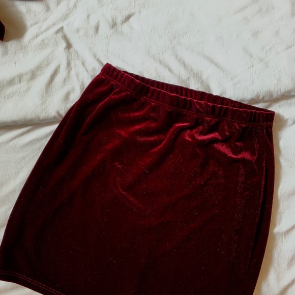 2 piece crop top and skirt - Picture 3 of 3